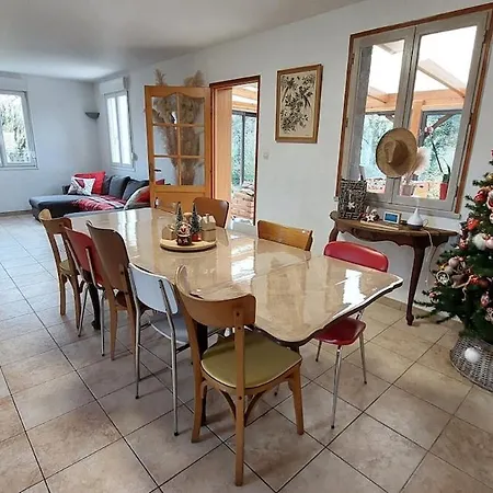 Avec Animaux Et Salle De Jeux *